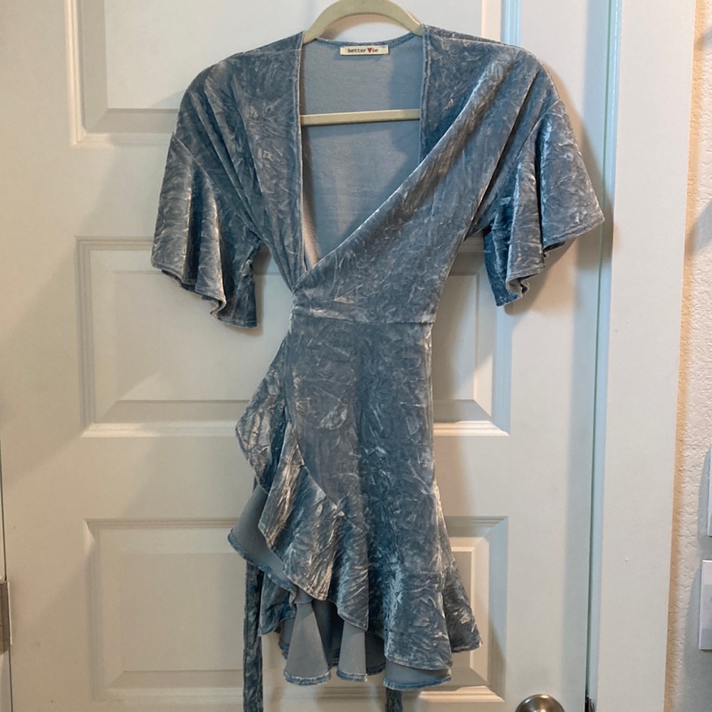 Crushed velvet wrap dress 👗